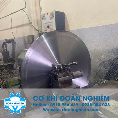 Gia công mặt bích inox 304 đường kính 1,3m