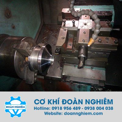 Tiện CNC khuôn thổi PE
